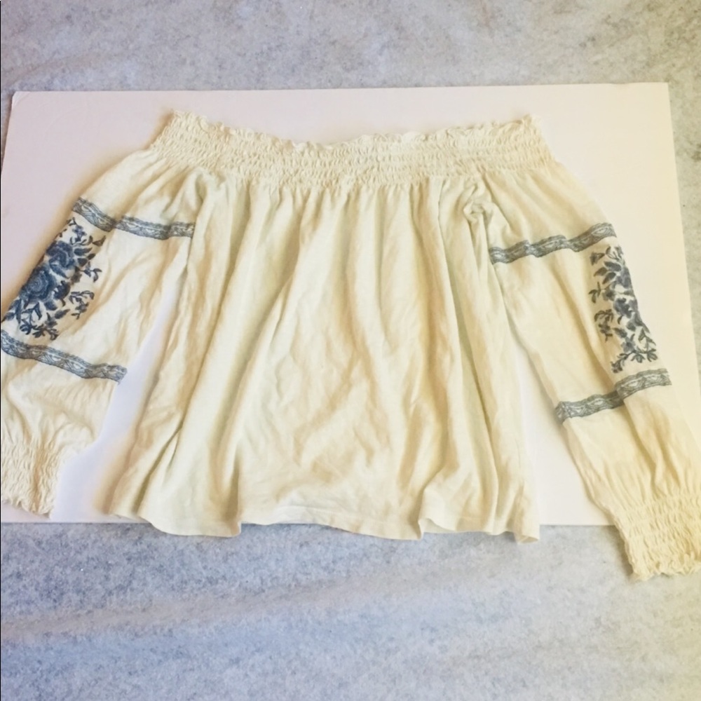 American Eagle white-blue off the shoulder shirt